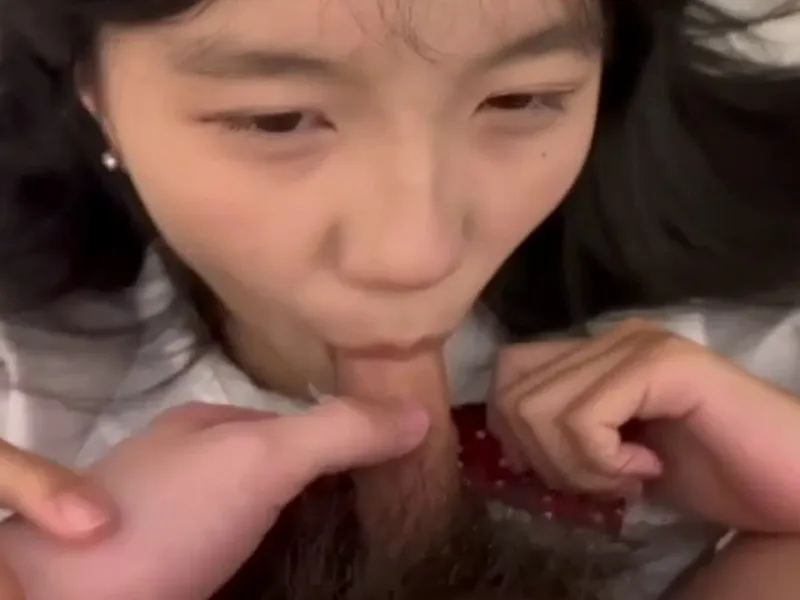 Em loli dễ thương mút cậu bé biến em thành con em đĩ dâm dục p2
